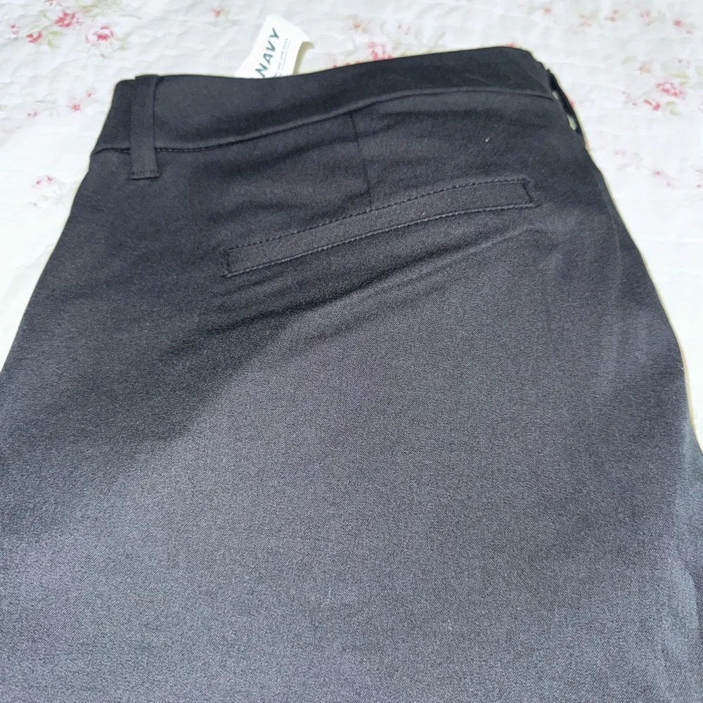 Old Navy High-Rise Pixie Straight Black Pants - Picture 4 of 4